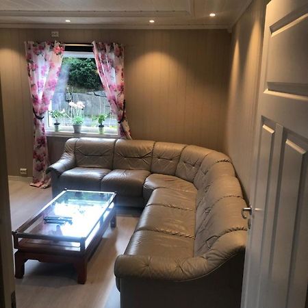 Den Gule Huset Apartman Lyngdal Kültér fotó