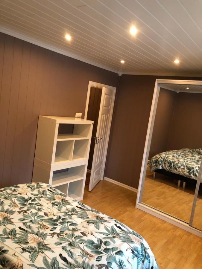 Den Gule Huset Apartman Lyngdal Kültér fotó