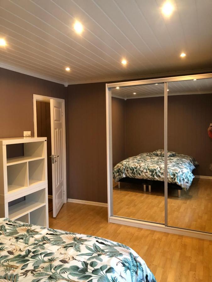 Den Gule Huset Apartman Lyngdal Kültér fotó