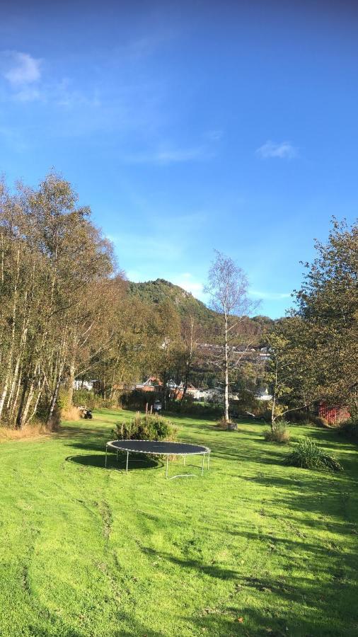 Den Gule Huset Apartman Lyngdal Kültér fotó