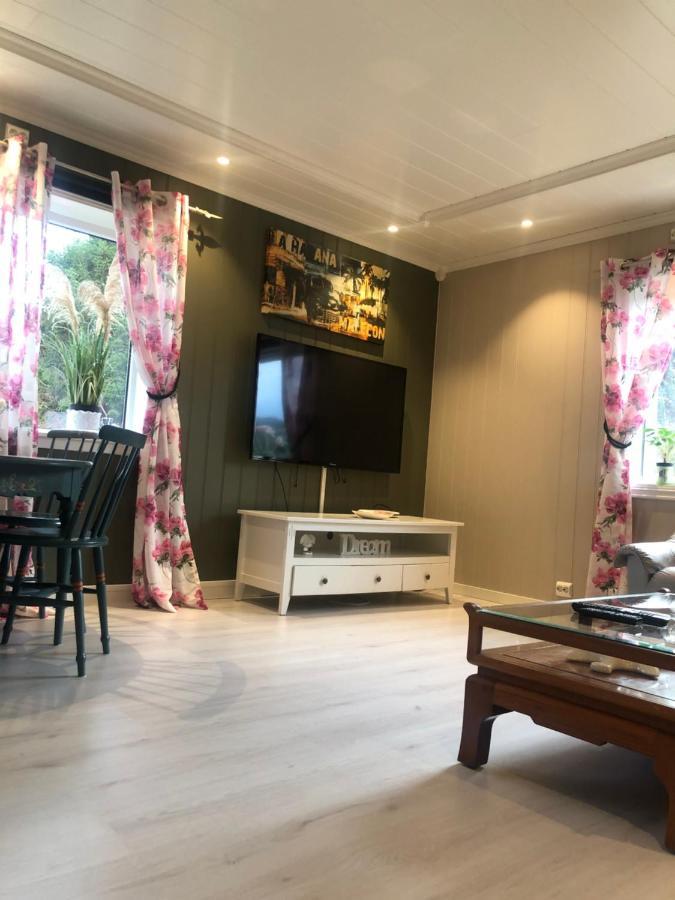 Den Gule Huset Apartman Lyngdal Kültér fotó
